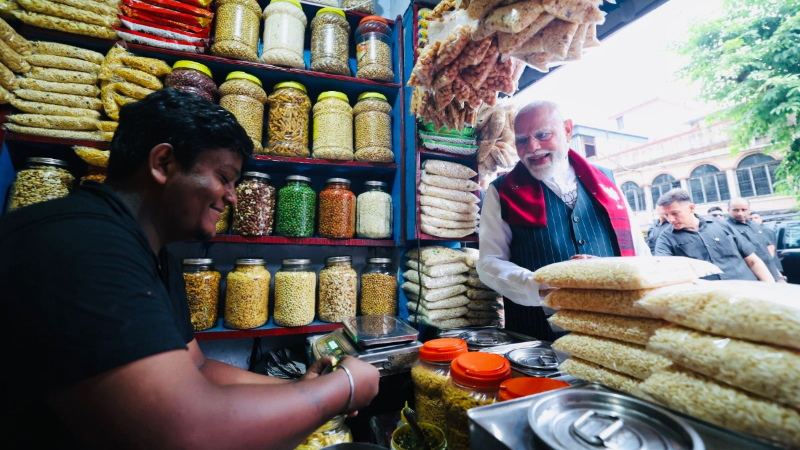 West Bengal Election PM Narendra Modi jhalmuri break in the middle of high octane Bengal campaign