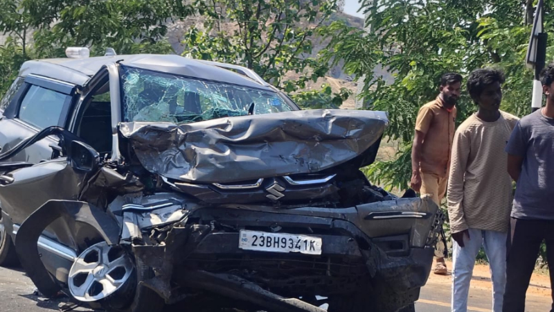 ಕಾರು, ಟಿಪ್ಪರ್ ನಡುವೆ ಡಿಕ್ಕಿ - ಕೇರಳ ಮೂಲದ ಇಬ್ಬರು ಸಾವು 1 chamarajanagara accident