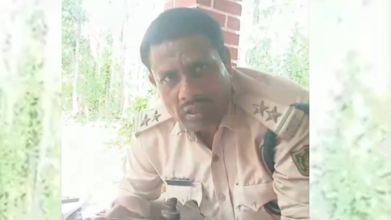 forest officer demanding bribe from farmer in aldur Chikkamagaluru video viral 1