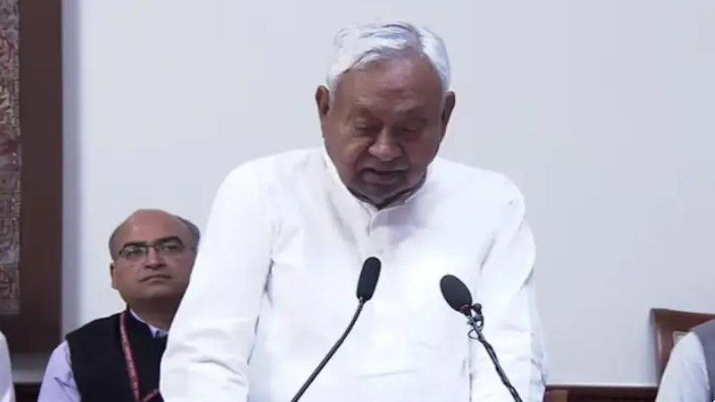 ರಾಜ್ಯಸಭಾ ಸಂಸದರಾಗಿ ಪ್ರಮಾಣವಚನ ಸ್ವೀಕರಿಸಿದ ನಿತೀಶ್ ಕುಮಾರ್ - ಶೀಘ್ರವೇ ಬಿಹಾರಕ್ಕೆ ನೂತನ ಸಿಎಂ 1 nitish kumar