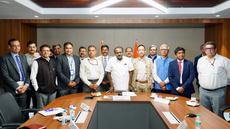 Accelerate the use of e buses e trucks across the country HD Kumaraswamy meets with banks private partners 1