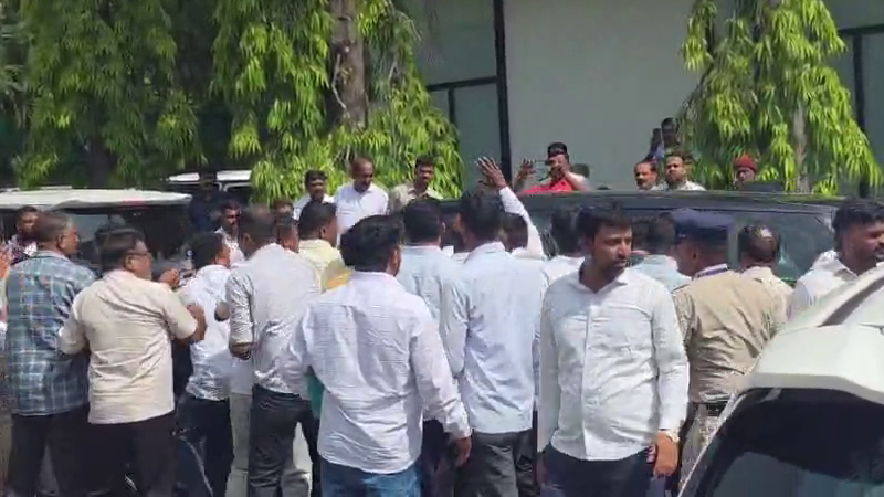 ಸಿದ್ದರಾಮಯ್ಯ ರಾಜೀನಾಮೆ ಬೆನ್ನಲ್ಲೇ ʻಪವರ್ ಹೌಸ್ʼ ಆಯ್ತು ಡಿಕೆಶಿ ನಿವಾಸ! 9 DK Shi House