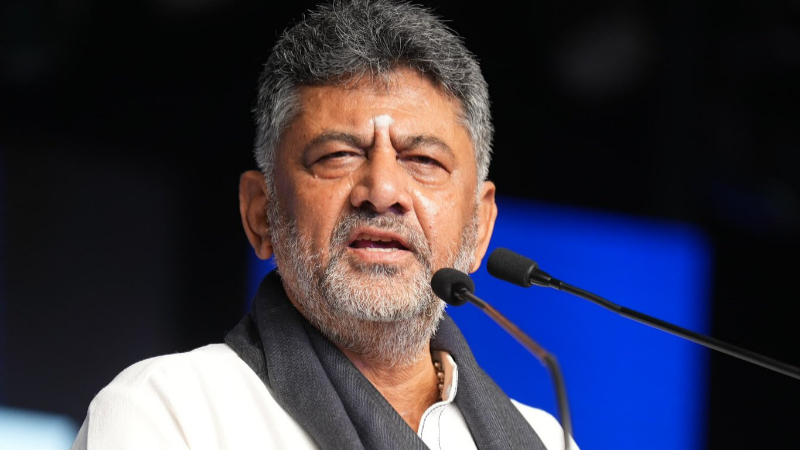 ಸಾಮಾನ್ಯ ಕಾರ್ಯಕರ್ತನಿಂದ ಅನಿವಾರ್ಯ ನಾಯಕ - `ಕನಕಪುರ ಬಂಡೆ' ಅಂದ್ರೆ ಕಾಂಗ್ರೆಸ್ ಪಾಲಿಗೆ ಪಕ್ಷನಿಷ್ಠ 9 DK Shivakumar 1 3
