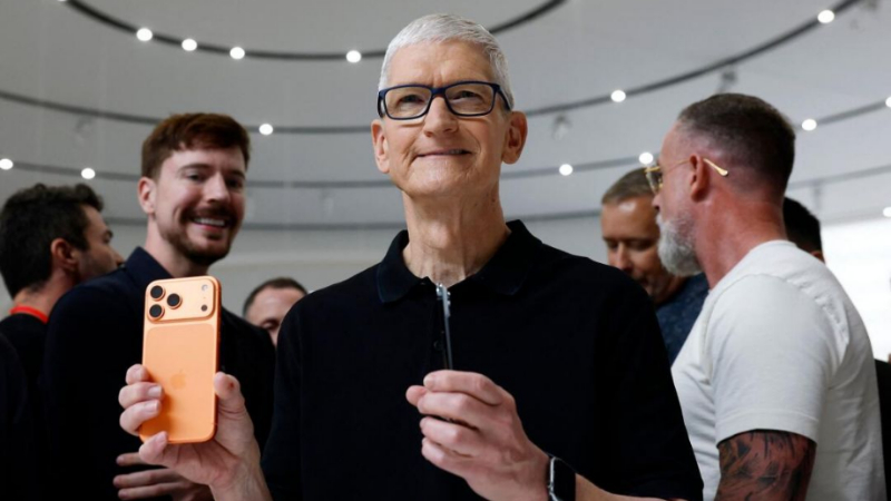 Tim Cook Launched IPhone
