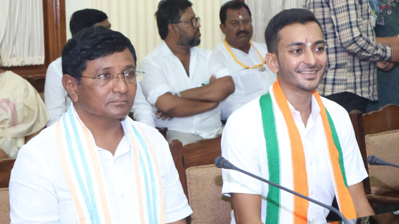 ವಿಧಾನಸೌಧದಲ್ಲಿ ನೂತನ ಶಾಸಕರಾಗಿ ಉಮೇಶ್ ಮೇಟಿ, ಸಮರ್ಥ್ ಶಾಮನೂರು ಪ್ರಮಾಣವಚನ 3 Umesh Meti Samarth Shamanur