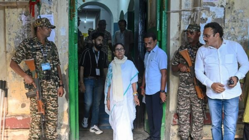 West Bengal Election mamata banerjee late night high drama election commission says strong room not open