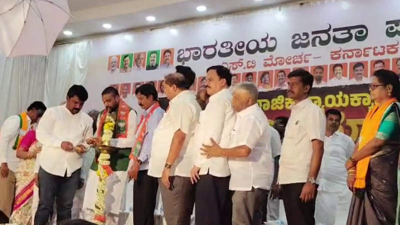 7.5% ಮೀಸಲಾತಿ ನೀಡದಿದ್ದರೆ ರಾಜೀನಾಮೆ ಕೊಡ್ತೀನಿ, 2028ರಲ್ಲಿ ನಾನೇ ಮಂತ್ರಿ: ರಮೇಶ್ ಜಾರಕಿಹೊಳಿ 9 BJP ST leaders Karnataka