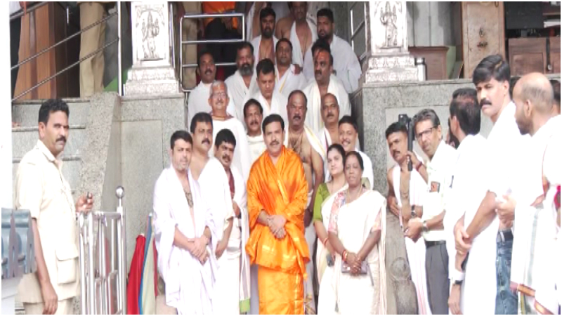 Cross Voting Turmoil in Karnataka BJP State Chief BY Vijayendra Visits Dharmasthala to Seek Divine Intervention
