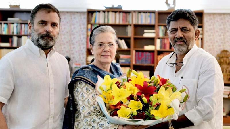 DK Shivakumar Sonia Gandhi