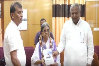 Davanagere Retired teacher Karibasamma donates RS 10 lakhs to the Indian army