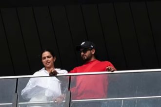 Deepika Padukone Baby Bump Photo Viral