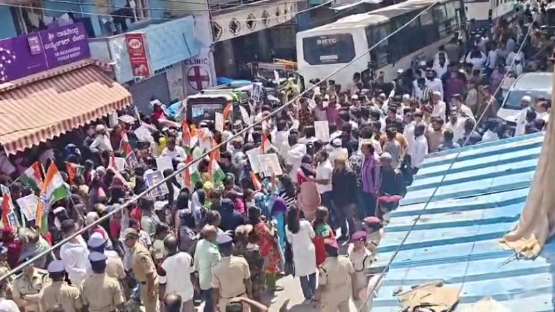 Denied Cabinet Berth Zameer Ahmeds Supporters Stage Massive Protest in Bengaluru Former Corporator Imran Pasha Detained 1