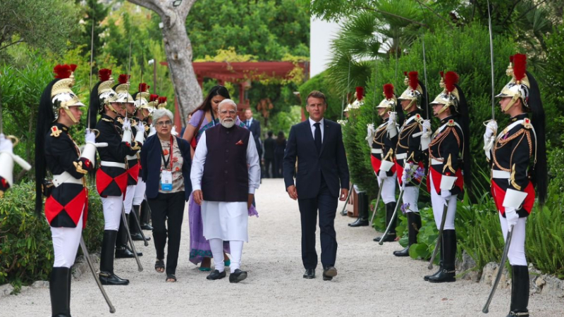 Emmanuel Macron Narendra Modi
