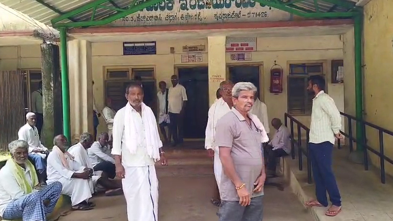 ರೈತರಿಗೆ ಪರಿಹಾರ ನೀಡಲು ವಿಳಂಬ - ಕಾವೇರಿ ನೀರಾವರಿ ನಿಗಮದ ಕಚೇರಿ ಜಪ್ತಿ 12 Farmers 2