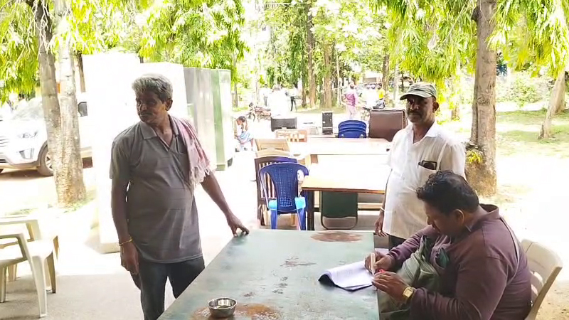 ರೈತರಿಗೆ ಪರಿಹಾರ ನೀಡಲು ವಿಳಂಬ - ಕಾವೇರಿ ನೀರಾವರಿ ನಿಗಮದ ಕಚೇರಿ ಜಪ್ತಿ 13 Farmers 3