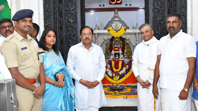 ಸಿದ್ದಗಂಗಾ ಮಠಕ್ಕೆ ಡಿಸಿಎಂ ಪರಮೇಶ್ವರ್ ಭೇಟಿ - ಶಿವಕುಮಾರ ಶ್ರೀಗಳ ಗದ್ದುಗೆಗೆ ವಿಶೇಷ ಪೂಜೆ 11 G Parameshwar Siddaganga Math