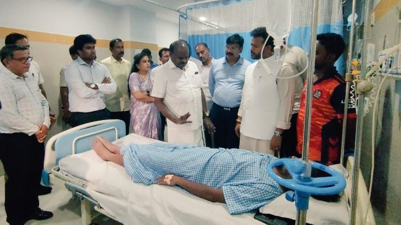 ವಿಶಾಖಪಟ್ಟಣದ ಉಕ್ಕು ಸ್ಥಾವರ ದುರಂತ - ಮೃತ ಕಾರ್ಮಿಕರ ಕುಟುಂಬಕ್ಕೆ 25 ಲಕ್ಷ ಪರಿಹಾರ: ಹೆಚ್ಡಿಕೆ 11 HDK at Visakhapatnam 1