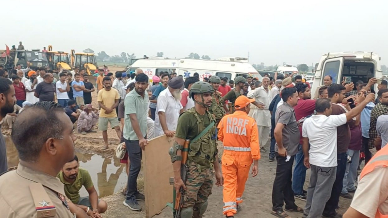 Haryana 4 year Boy fell into borewell