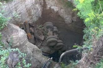 Horrific Crash Waste Carrying Tanker Loses Control Falls Into 150 Foot Deep Well in Jamkhandi Bagalkote 2