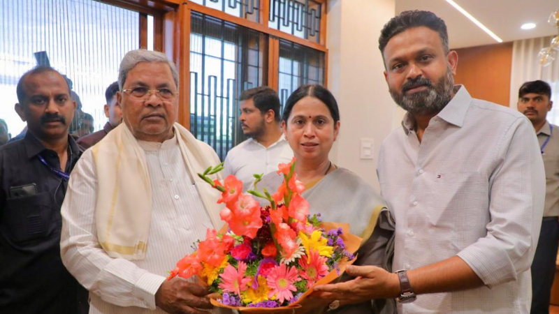 Lakshmi Hebbalkar met Siddaramaiah