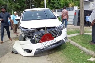 Mandya ZP CEOs car accident
