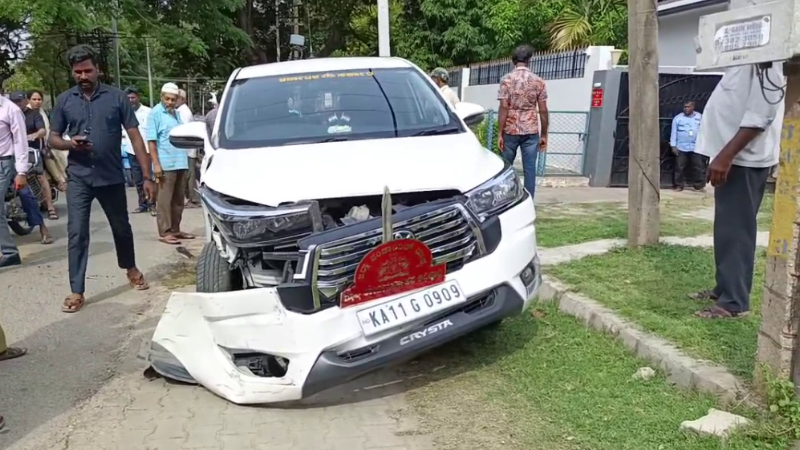 Mandya ZP CEOs car accident