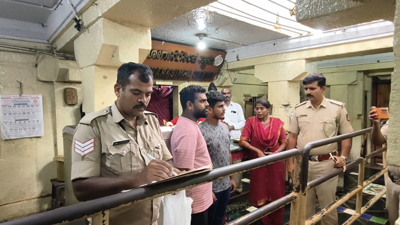 ಮೇಲುಕೋಟೆ ದೇವಸ್ಥಾನದಲ್ಲಿ ಕಳ್ಳತನ - ಅರ್ಚಕ, ಸಿಬ್ಬಂದಿ ವಿರುದ್ಧ ಕೇಸ್ 9 Mandya