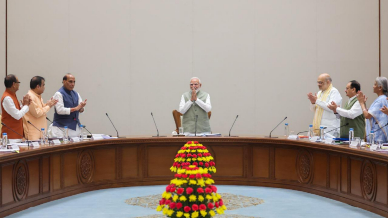 Narendra Modi Cabinet standing ovation 1