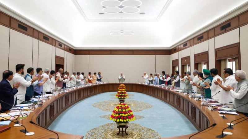 ನೆಹರೂ ದಾಖಲೆ ಮುರಿದ ಮೋದಿಗೆ ಸಚಿವ ಸಂಪುಟ ಗೌರವ - ಎದ್ದುನಿಂತು ಚಪ್ಪಾಳೆ 10 Narendra Modi Cabinet standing ovation 2