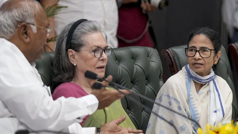 Sonia Gandhi Mamata Banerjee