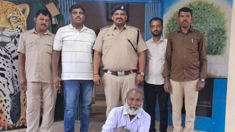 accused arrested for selling peacock meat in chikkaballapur