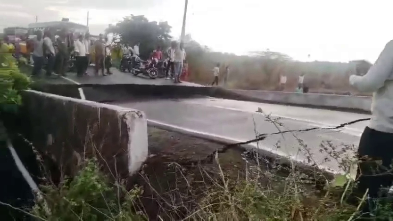 bridge collapses due to heavy rain vehicular traffic halted on chincholi bhalki route