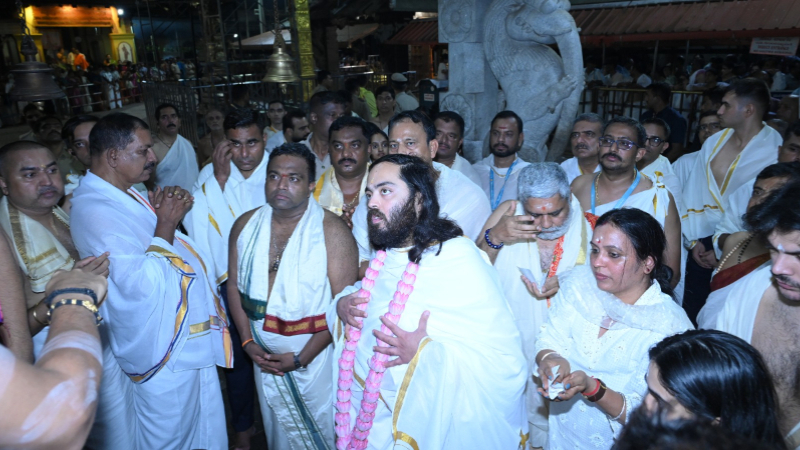 businessman Anant Ambani Visits Kollur Mookambika Temple in Udupi 1