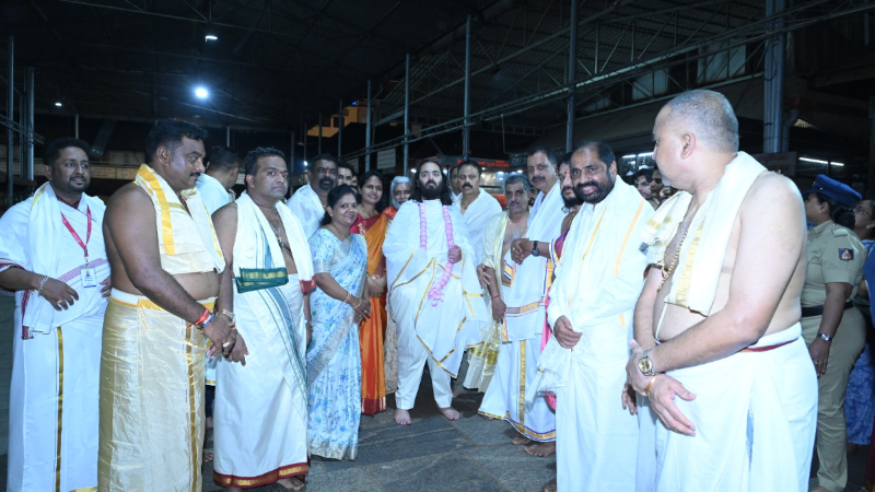 ಕೊಲ್ಲೂರು ಮೂಕಾಂಬಿಕೆ ಸನ್ನಿಧಾನದಲ್ಲಿ ಅನಂತ್ ಅಂಬಾನಿ ವಿಶೇಷ ಪೂಜೆ 11 businessman Anant Ambani Visits Kollur Mookambika Temple in Udupi 2