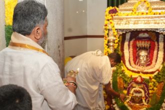 d.k.shivakumar ajjayya darshan