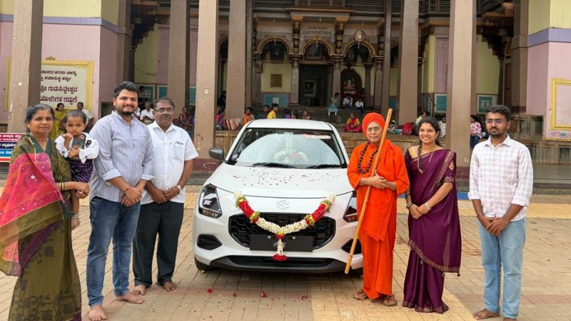 ಶಿಕ್ಷಕನ ಋಣ ತೀರಿಸಿದ ಶಿಷ್ಯ: ಶುಲ್ಕ ಕಟ್ಟಿದ ಗುರುವಿಗೆ ನಿವೃತ್ತಿ ದಿನವೇ ಕಾರು ಉಡುಗೊರೆ 12 haveri 2
