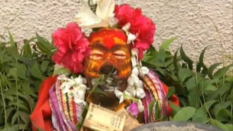 ಮಳೆಗಾಗಿ ಬರ್ತಾನೆ ಜೋಕುಮಾರಸ್ವಾಮಿ - ಉತ್ತರ ಕರ್ನಾಟಕದಲ್ಲಿ ನಡೆಯೋ ಈ ಹಬ್ಬದ ವಿಶೇಷತೆಯೇನು? 17 jokumaraswamy 1