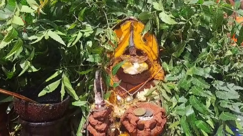 ಮಳೆಗಾಗಿ ಬರ್ತಾನೆ ಜೋಕುಮಾರಸ್ವಾಮಿ - ಉತ್ತರ ಕರ್ನಾಟಕದಲ್ಲಿ ನಡೆಯೋ ಈ ಹಬ್ಬದ ವಿಶೇಷತೆಯೇನು? 16 jokumaraswamy 4