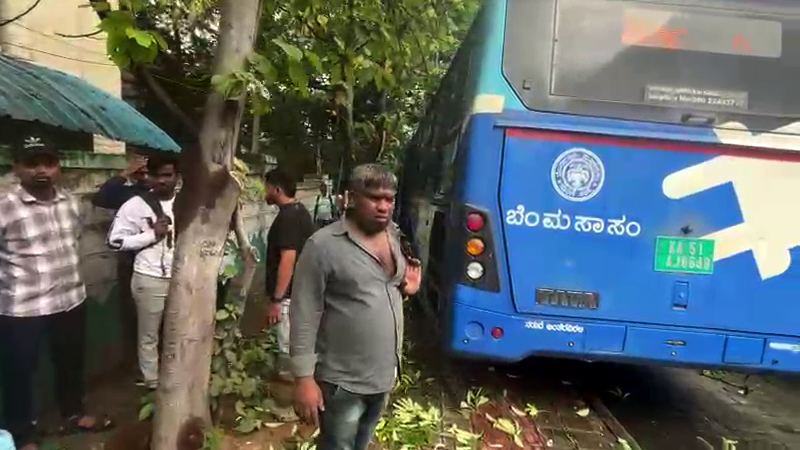 ಬೆಂಗಳೂರು | ಬಿಎಂಟಿಸಿ ಎಲೆಕ್ಟ್ರಿಕ್ ಬಸ್ ಅಪಘಾತಕ್ಕೆ ವ್ಯಕ್ತಿ ಬಲಿ 10 BMTC Accident 2