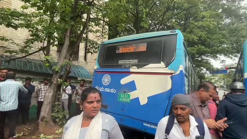 ಬೆಂಗಳೂರು | ಬಿಎಂಟಿಸಿ ಎಲೆಕ್ಟ್ರಿಕ್ ಬಸ್ ಅಪಘಾತಕ್ಕೆ ವ್ಯಕ್ತಿ ಬಲಿ 11 BMTC Accident 3