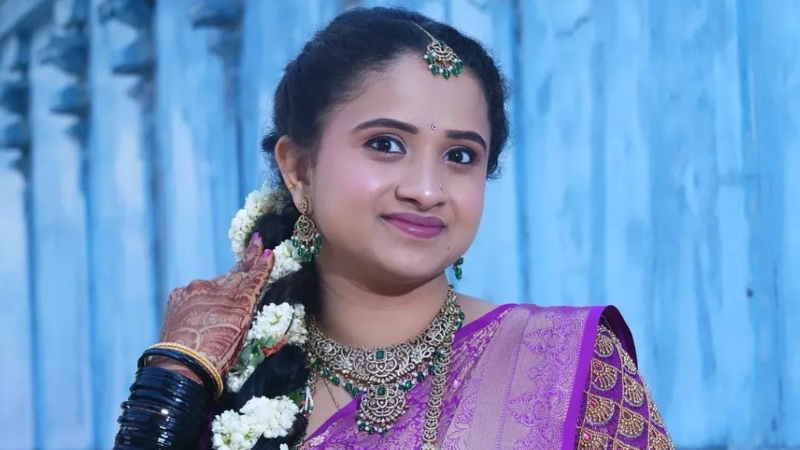 Bengaluru 25 Year Old Newlywed Teacher Shwetha Dies by Suicide in Kamakshipalya Death Note Recovered