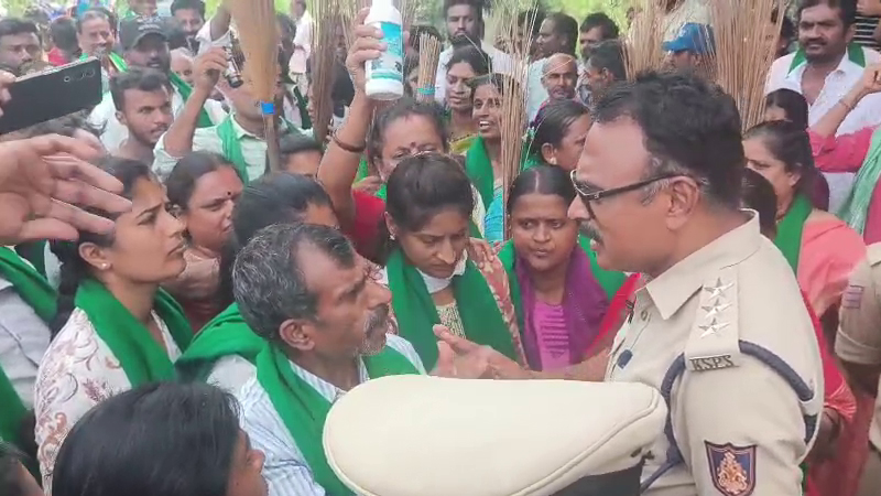 ಬಿಡದಿ ಟೌನ್ಶಿಪ್ ಜಟಾಪಟಿ - ಸರ್ವೆಗೆ ಬಂದ ಅಧಿಕಾರಿಗಳಿಗೆ ಪೊರಕೆ ಏಟು! 9 Bidadi