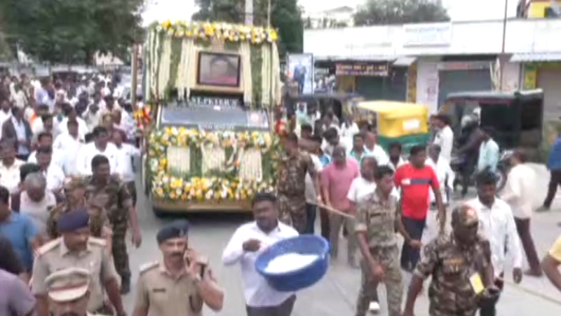 ಚೆನ್ನಮ್ಮ ಅಂತಿಮ ಯಾತ್ರೆ ಆರಂಭ – ಹೊಳೆನರಸೀಪುರದ ಪ್ರಮುಖ ಗ್ರಾಮಗಳಲ್ಲಿ ಮೆರವಣಿಗೆ
