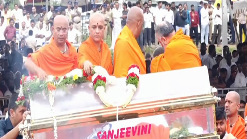 ಮಣ್ಣಲ್ಲಿ ಮಣ್ಣಾದ ಚೆನ್ನಮ್ಮ - ಸಕಲ ಸರ್ಕಾರಿ ಗೌರವಗಳೊಂದಿಗೆ ನೆರವೇರಿದ ಅಂತ್ಯಕ್ರಿಯೆ 15 Chennamma 3