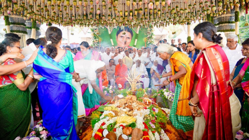ಚೆನ್ನಮ್ಮರ 11ನೇ ದಿನದ ತಿಥಿ ಕಾರ್ಯ - ಪತ್ನಿ ನೆನೆದು ಕಣ್ಣೀರಿಟ್ಟ ಹೆಚ್ಡಿಡಿ 10 Chennamma HD Devegowda Uttara Kriya 1