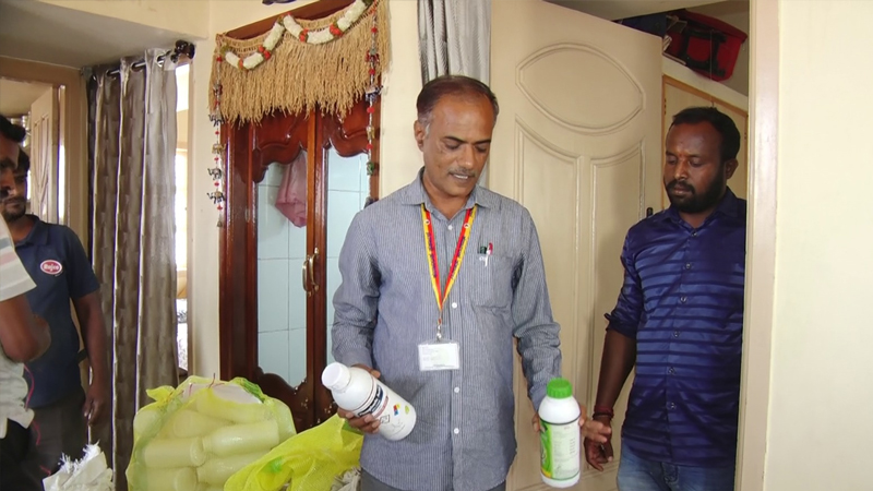 ಪ್ರತಿಷ್ಠಿತ ಕಂಪನಿಗಳ ಹೆಸರಲ್ಲಿ ನಕಲಿ ಕೀಟನಾಶಕ ತಯಾರಿ - ಕೃಷಿ ಅಧಿಕಾರಿಗಳ ದಾಳಿ 10 Chikkaballapura 3