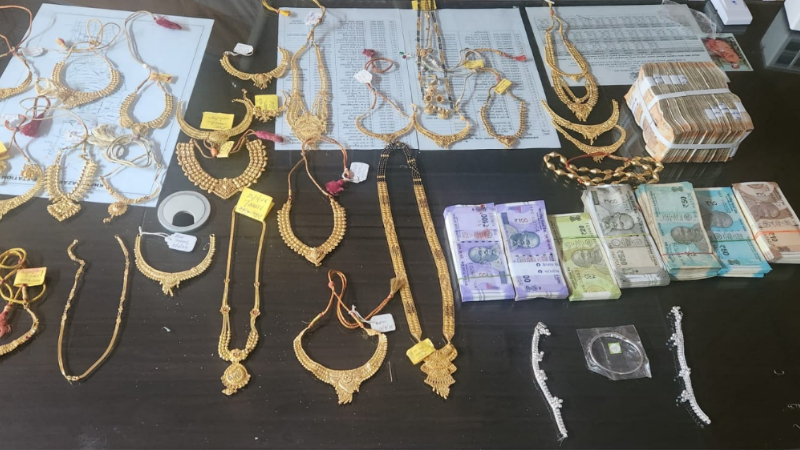 Crime News belagavi police arrested owner of gold shopin Belagavi