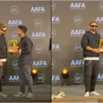 Fan Presents Idol of Sadguru Siddharoodha Swamiji to Actor Allu Arjun