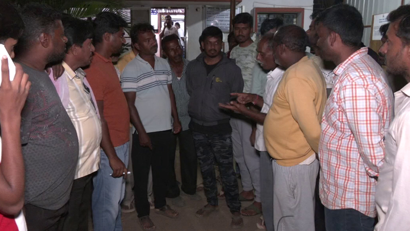 ನಕಲಿ ಎಂಕೆಪಿ ಗೊಬ್ಬರ ಮಾರಾಟ - ಕಂಪನಿ ವಿರುದ್ಧ ರೈತರ ಆಕ್ರೋಶ 11 Farmers Protest 3