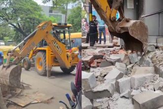 Footpath encroachment clearance operation in Bengaluru North Municipal Corporation limits